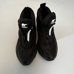 Sorel Black Quilted Out N About Puffy Boots Size 6